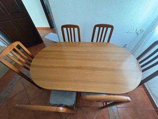 Mesa de comedor de madera