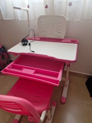 Escritorio infantil regulable rosa y blanco