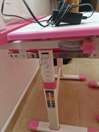 Escritorio infantil regulable rosa y blanco