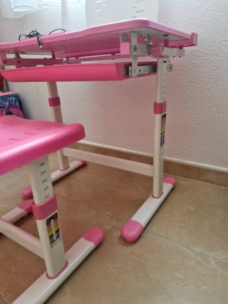 Escritorio infantil regulable rosa y blanco