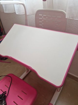 Escritorio infantil regulable rosa y blanco