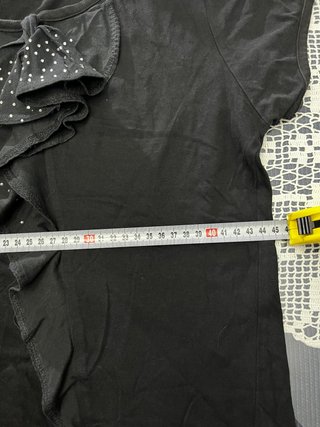 Blusa New Saks L con volantes y pedrería