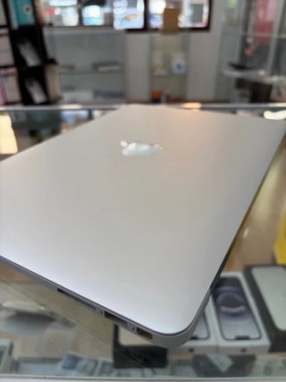 MacBook Air A1466 8GB 256GB Plata