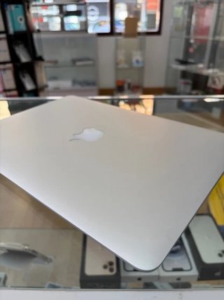 MacBook Air A1466 8GB 256GB Plata