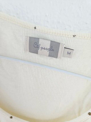 Camiseta beige con candado