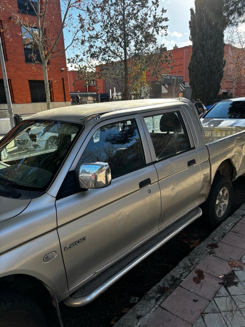 Mitsubishi L 200 2006 - foto 1