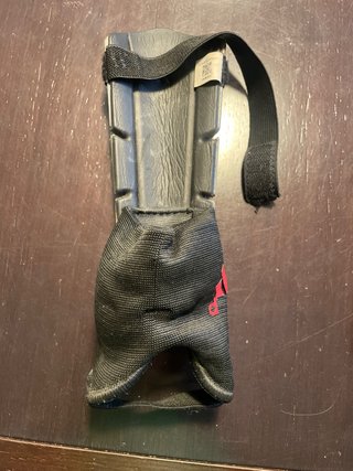 Espinilleras Fútbol Adidas Grises y Rojas