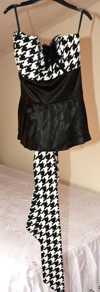 Top negro con estampado pata de gallo y lazo