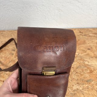 Vecchia custodia con tracolla in pelle Canon