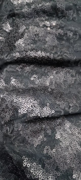 Vestido negro corto con lentejuelas
