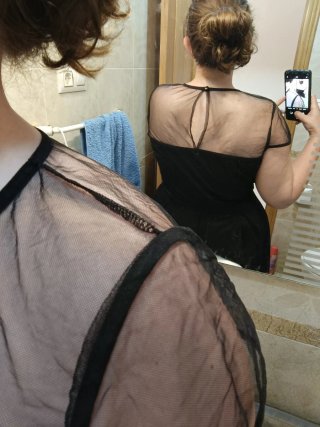 Vestido negro corto con lentejuelas