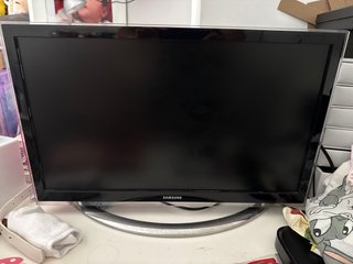 Televisor Samsung 22 pulgadas  Negro/Plata
