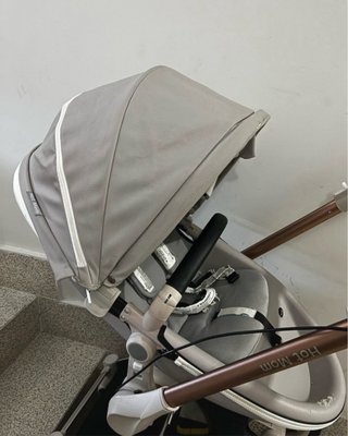 Cochecito Bebé Hot Mom Gris modelo huevo