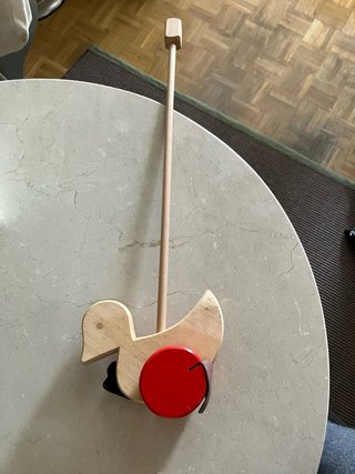 Pato de madera para empujar