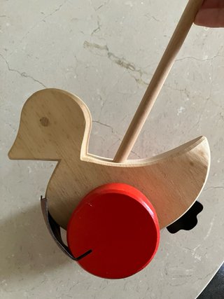 Pato de madera para empujar