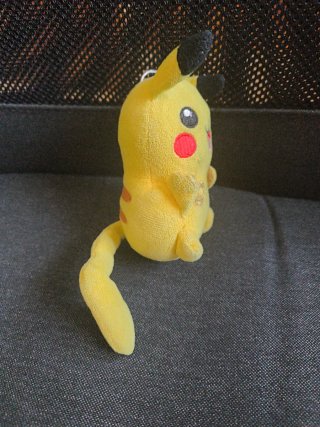 Peluche de Pikachu (algo chafa)