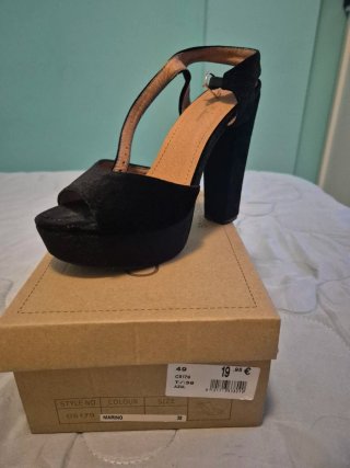 Zapatos de tacón negros y azules talla 38