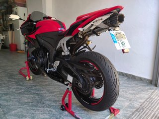 Honda CBR 600 RR Roja y Negra