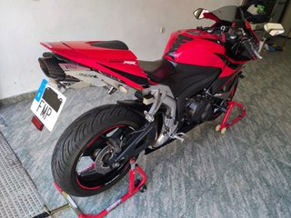 Honda CBR 600 RR Roja y Negra