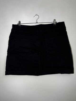 Falda Zara corta negra Talla 42