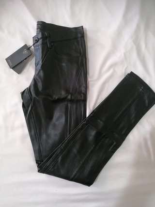 Regalo GUESS 55€ pantalones
