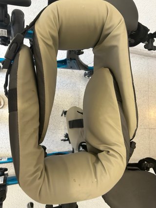 Andador semi nuevo para personas discapacitadas