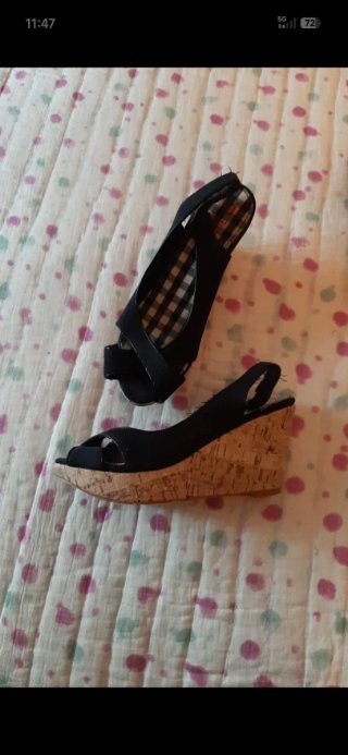 Sandalias de cuña negras