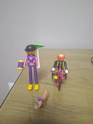 Figuras Payaso con Triciclo y Cerdo