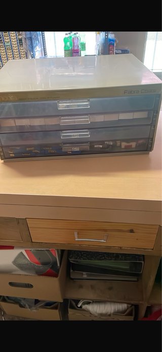 Bolso bordado y caja  organizadora de 4 cajones