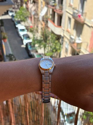 Reloj Seiko Mujer Elegante Oro y Plata
