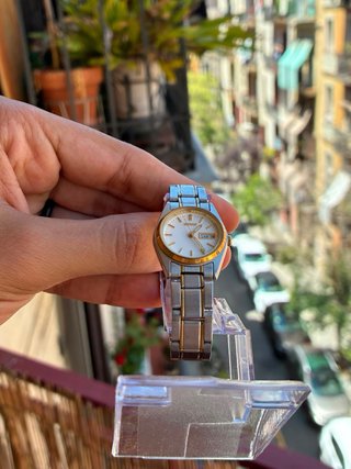 Reloj Seiko Mujer Elegante Oro y Plata
