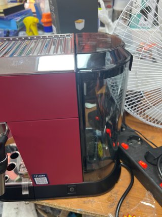 Cafetera De'Longhi Dedica Acero Inox Roja