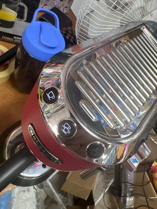 Cafetera De'Longhi Dedica Acero Inox Roja