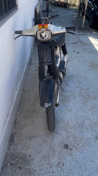 Derbi Variant con matrícula amarilla