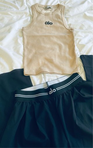 Conjunto deportivo Alo beige y negro