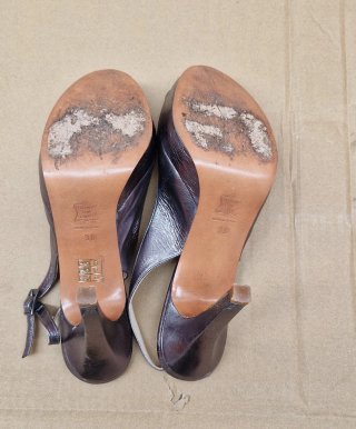 Zapatos de tacón Isais, de Koseri, talla 36.