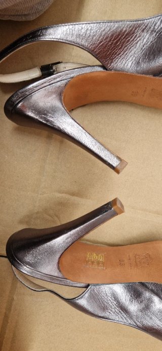 Zapatos de tacón Isais, de Koseri, talla 36.
