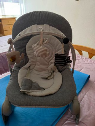 Silla bebé mecedora Chicco gris