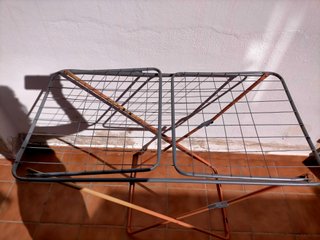 Tendedero plegable con alas metálico.