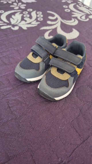 Zapatillas niño talla 24 sin estrenar