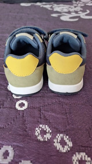 Zapatillas niño talla 24 sin estrenar