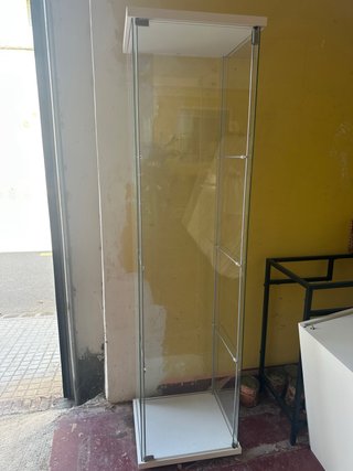 Vitrina de cristal y metal