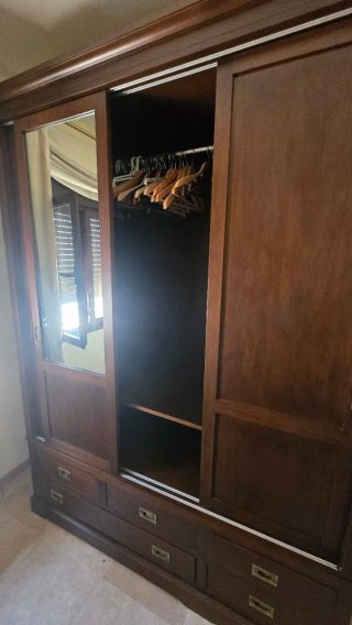 Dormitorio completo: cabecero, mesitas y armario