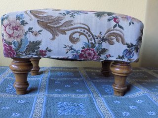 Reposapiés/Escabel Tapizado Floral