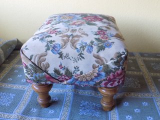 Reposapiés/Escabel Tapizado Floral