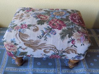 Reposapiés/Escabel Tapizado Floral