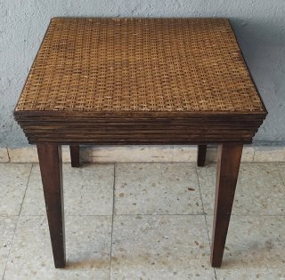 Mesa auxiliar mimbre y madera