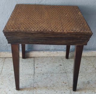 Mesa auxiliar mimbre y madera