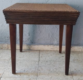 Mesa auxiliar mimbre y madera