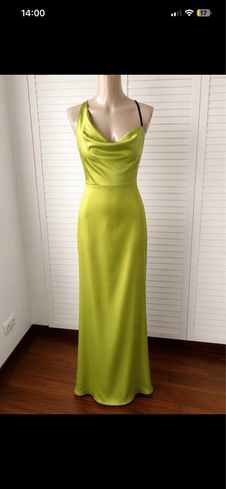 Vestido de evento verde pistacho